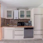 Cozy Villa With Garden, Balcony And Parking Area In Duesseldorf