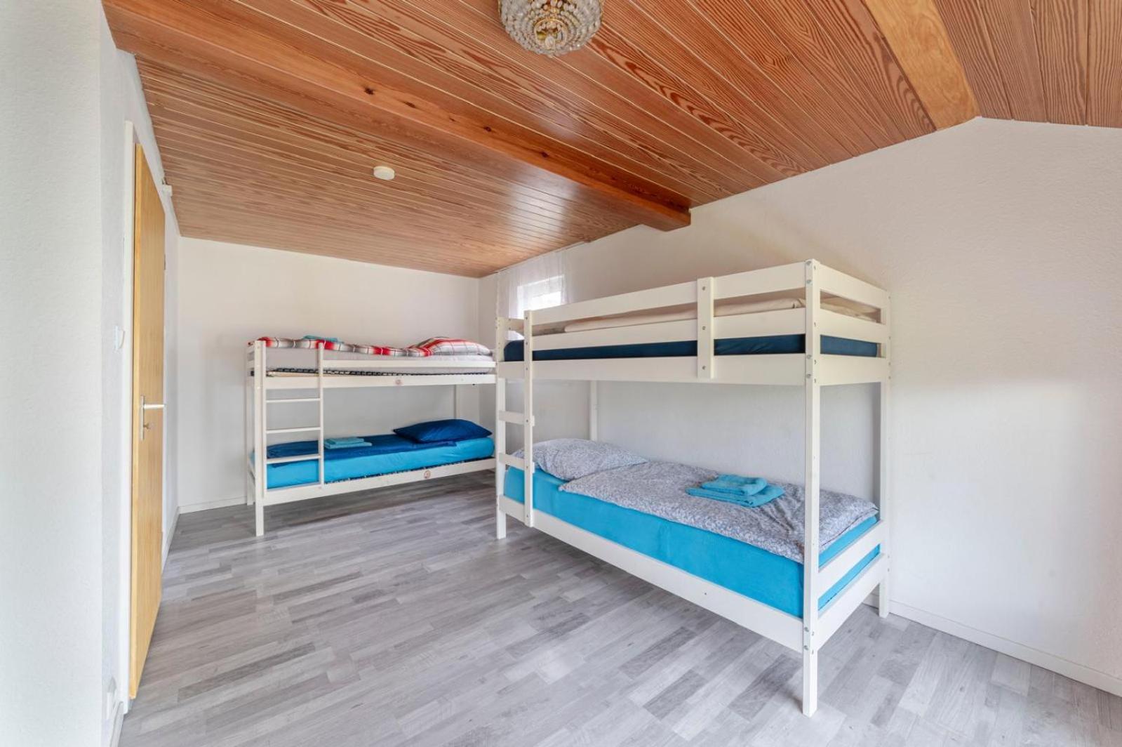 Cozy With Garden, Balcony And Parking Area In Apartment