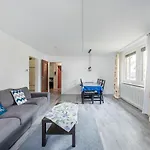 Cozy With Garden, Balcony And Parking Area In Apartment *