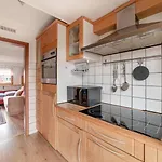 Cozy With Garden, Balcony And Parking Area In * Dusseldorf