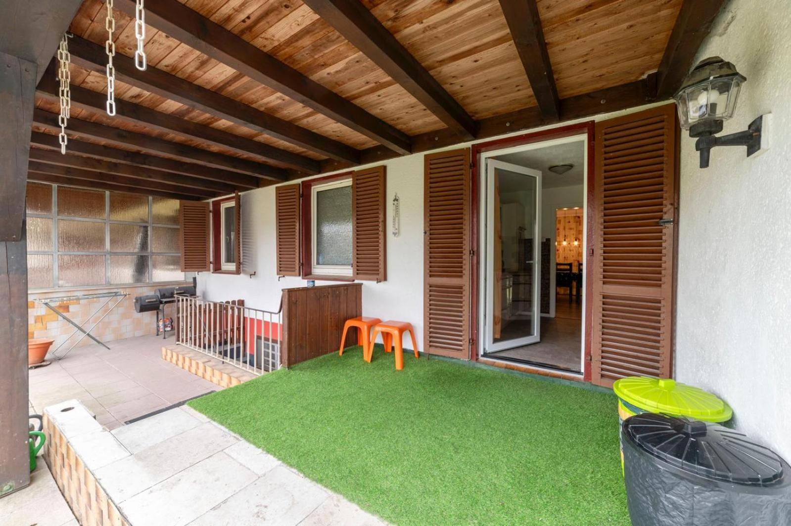 Cozy With Garden, Balcony And Parking Area In * Düsseldorf