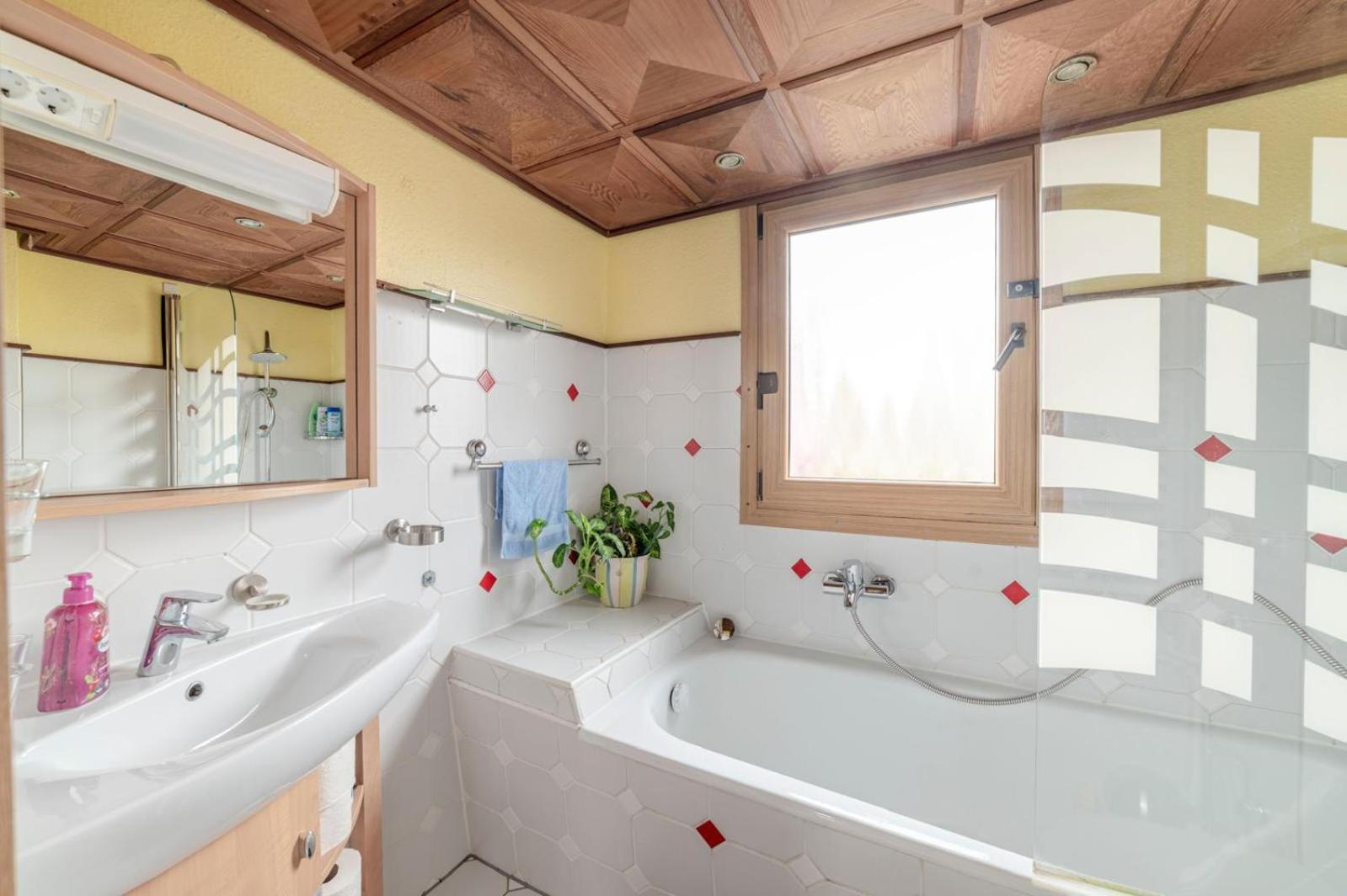 Apartment Cozy With Garden, Balcony And Parking Area In *