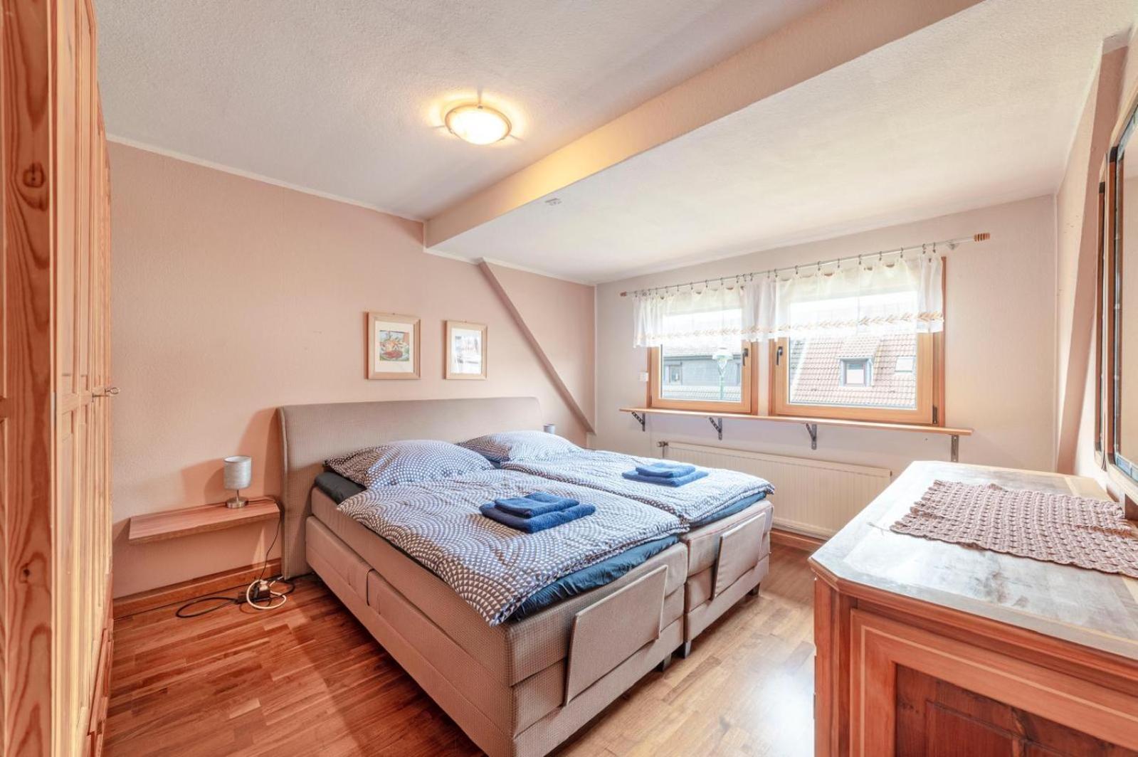 Cozy With Garden, Balcony And Parking Area In Apartment Düsseldorf